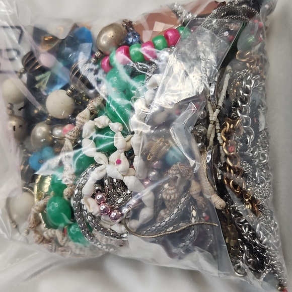 2.2 Pounds Mixed Jewelry Lot Craft Repurpose Wearable Items Resale Junk Jewelry - Picture 3 of 4